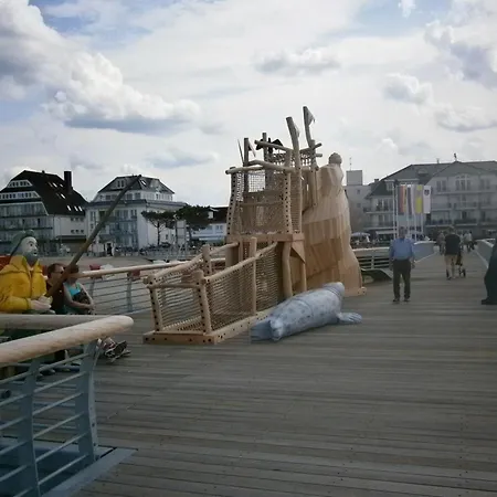 Mit Schwimmbad