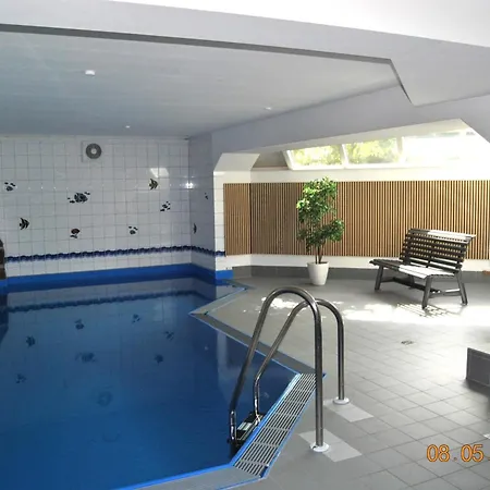 Mit Schwimmbad