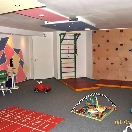 Mit Schwimmbad Daire *